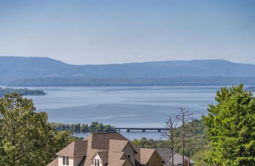 Russellville Casa | Adelines Lake View Elegant Home in Gated Community Sleeps 15