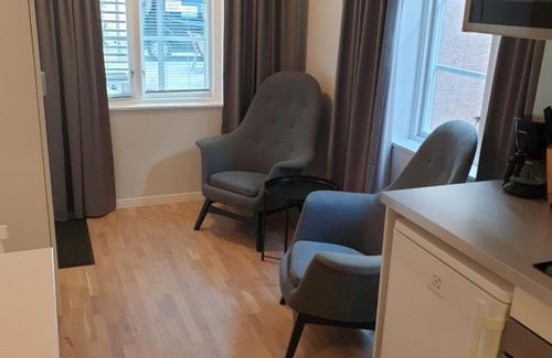 Innerstaden Apartamento | Adelsgatan 36 lägenhetshotell, Gotland Living and Meeting