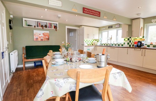 East Barkwith Casa | ADITUM COTTAGE, family friendly, with hot tub in Wragby