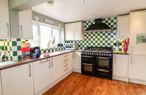 East Barkwith Casa | ADITUM COTTAGE, family friendly, with hot tub in Wragby