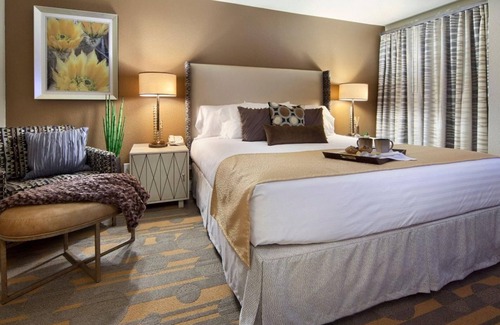 Las Vegas Complejo | Adjancent to the Sphere- Just Off the Las Vegas Strip-Desert Club Resort- 2 Bd.