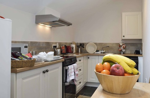 Betws Garmon Cabaña | Adjoining the original farmhouse this lovely cottage is almost at the foot of Mount Snowdon.