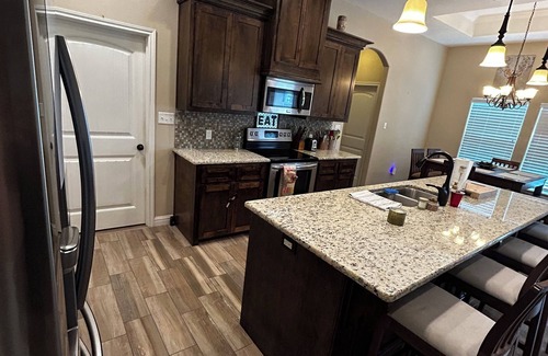 South Side Casa | Admirable southside location!