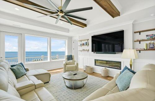 Oak Island Casa | Admiral's Lodge