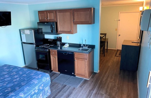 Kure Beach Hotel | Admiral's Quarter