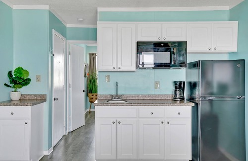 Kure Beach Hotel | Admiral's Quarter