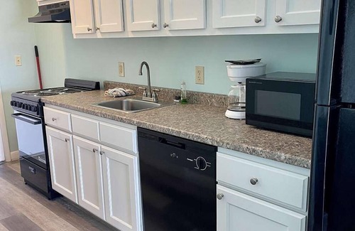 Kure Beach Hotel | Admiral's Quarter