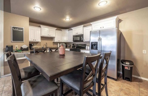 Lubbock Casa | Adobe Abode Duplex A - 4BR/3BA - South Lubbock