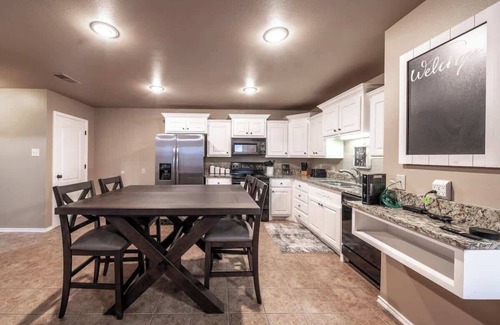 Lubbock Casa | Adobe Abode Duplex B - 4BR/3BA - South Lubbock