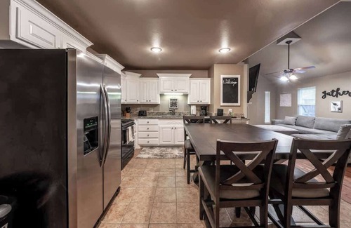 Lubbock Casa | Adobe Abode Duplex B - 4BR/3BA - South Lubbock
