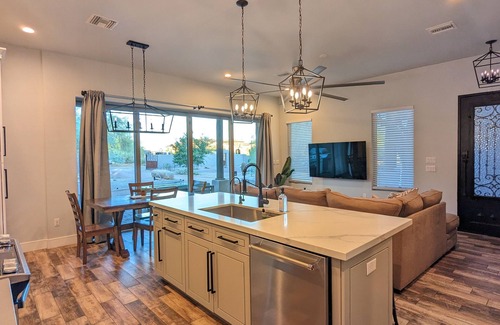 East Mesa Casa | Casa de huéspedes de lujo moderna y personalizada con vistas a la montaña