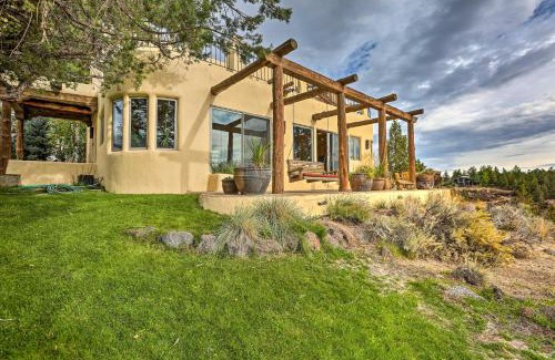 Redmond Casa | Adobe Home - River and Mtn Views with Hot Tub!