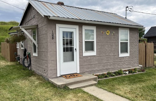 Philipsburg Casa | Adorable 1 Bed/1 Bath Home in Philipsburg - Walking Distance to Downtown.