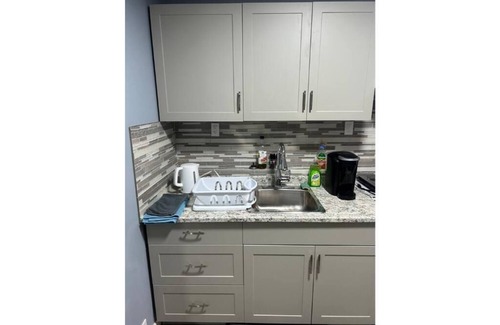 West Edmonton Apartamento | Adorable 1 bedroom basement suite with fire place