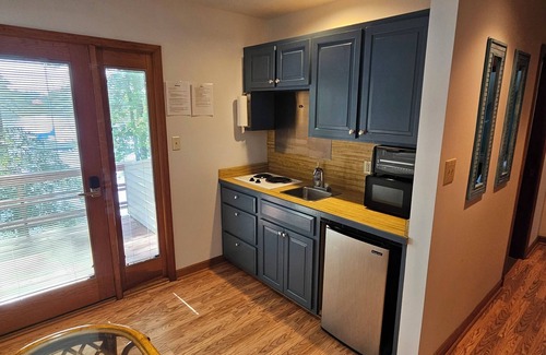 Oriental Casa | Adorable 1 Bedroom waterfront with kitchenette private dock pet friendly