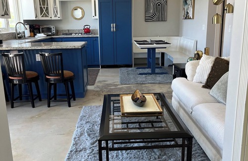 Rancho Santa Fe Cabaña | Adorable 2 Bedroom Guest House, 12 minutes from beach, 7 minutes from shopping