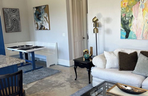 Rancho Santa Fe Cabaña | Adorable 2 Bedroom Guest House, 12 minutes from beach, 7 minutes from shopping