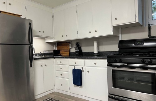 Beulah Casa | Adorable 2-bedroom home, 2 min walk to lake, restaurants, shops.Near SB Dunes