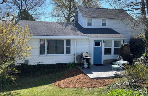 Beulah Casa | Adorable 2-bedroom home, 2 min walk to lake, restaurants, shops.Near SB Dunes