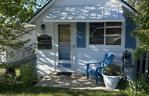 Beulah Casa | Adorable 2-bedroom home, 2 min walk to lake, restaurants, shops.Near SB Dunes