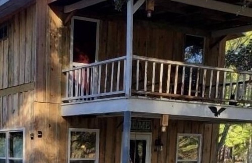 Georgetown Cabina | Adorable 2 story lake front setting.