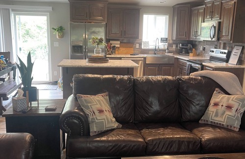 Spray Casa | Adorable 3-bedroom house in charming Spray Oregon with hot tub.