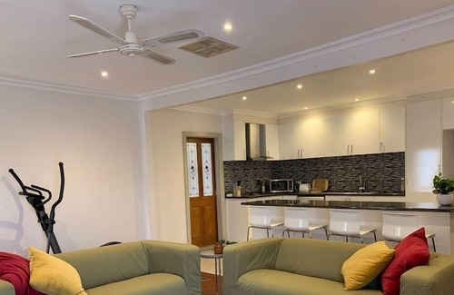 Fawkner Casa | Adorable - 3 BR guest house close to Melb Airport