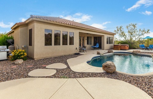 Tramonto Casa | Adorable 4 bedroom close to community facilities! Close to TSMC