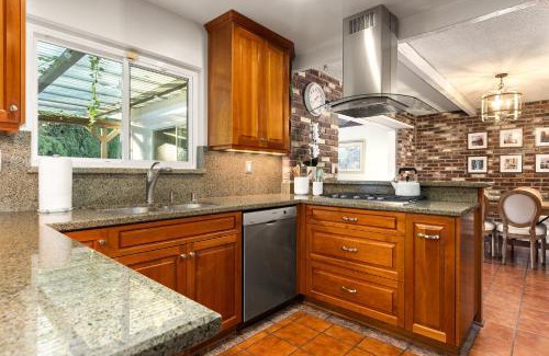 Granada Hills North Casa | Adorable 4 bedroom home with Pool & more