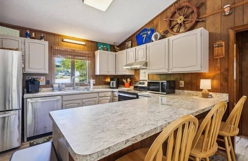 Southern Shores Casa | Adorable 4 BR, short walk to the beach in Southern Shores!