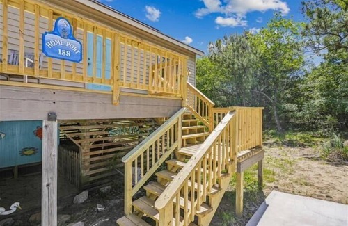 Southern Shores Casa | Adorable 4 BR, short walk to the beach in Southern Shores!