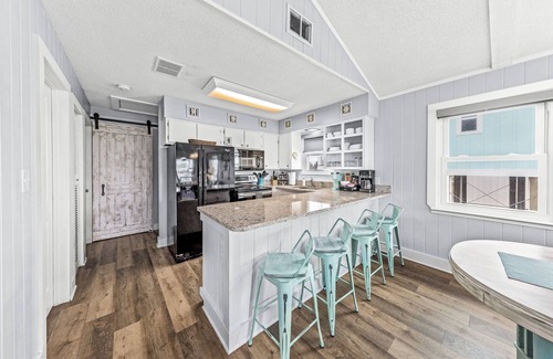 Gulf Shores Cabaña | Adorable Beach Bungalow ONE BLOCK from the Gulf HEATED Pool!