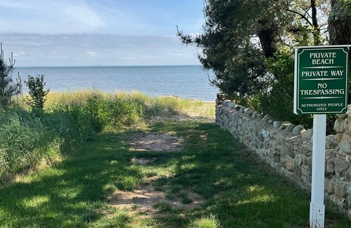 Westbrook Center Cabaña | Adorable Beach Cottage for Monthly Rental Across the street from the beach!