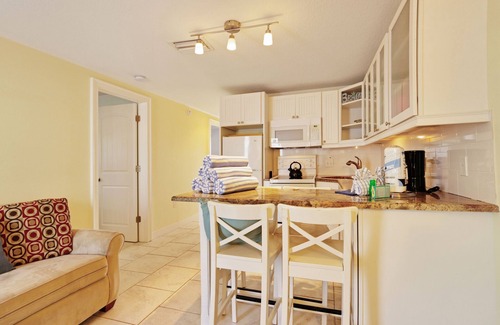 Holmes Beach Villa | Adorable frente a la playa de alquiler en excelente ubicación - acceso al Golfo justo afuera!