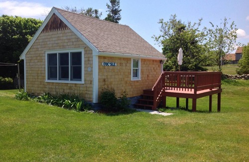 Block Island Cabaña | Adorable Block Island Cottage