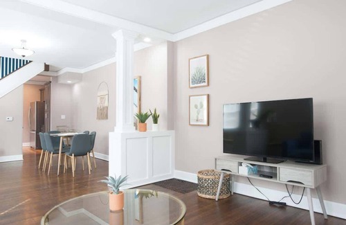 Meridian-Kessler Casa | Adorable Broad Ripple Duplex!