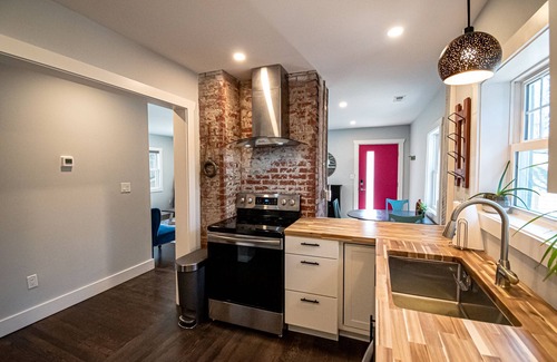 Druid Hills Casa | Adorable bungalow 1 mile from downtown Hendersonville!