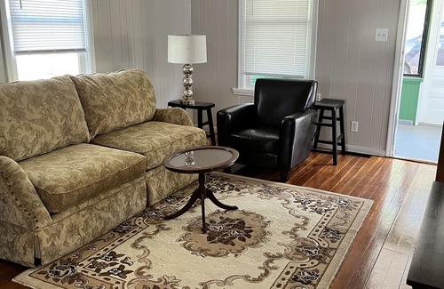 Prescott Casa | Adorable Cabiny Home, 1/2 block from downtown Prescott! So convenient to beach!
