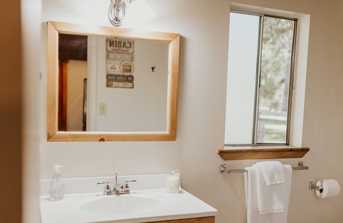 Coffee Creek Cabina | Adorable Cedar Cabin located on Coffee Creek in Trinity Alps