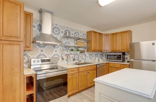 Northeast Virginia Beach Cabaña | Adorable Chesapeake Bay Beach Cottage A Just 1 Block from the Sand!