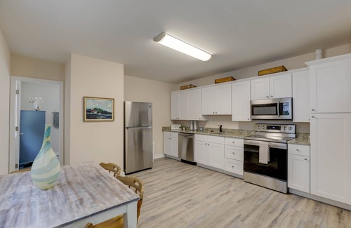 Northeast Virginia Beach Cabaña | Adorable Chesapeake Bay Beach Cottage B Just 1 Block from the Sand!