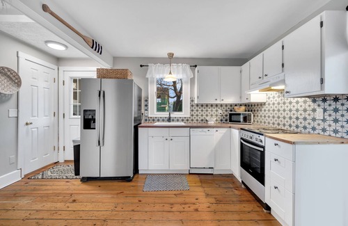 Westbrook Center Casa | Adorable Cottage, 5 min walk to water & town