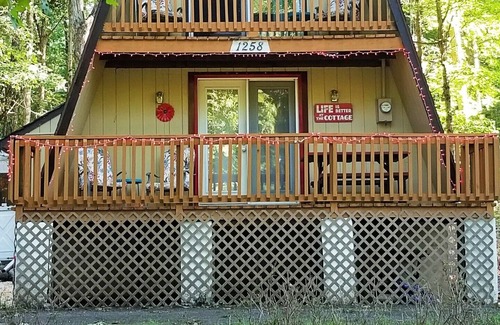 Hickory Hills Cabaña | Adorable Cottage in the Poconos!