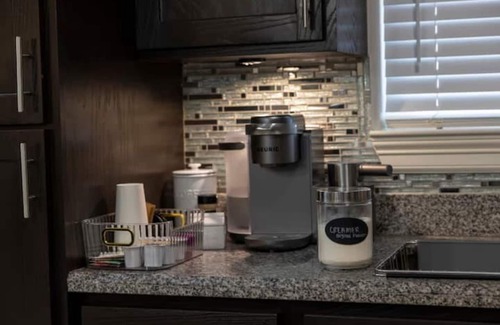 Brownsville Casa | Adorable Cozy home With POOL. 35 min to SPI or Space X!