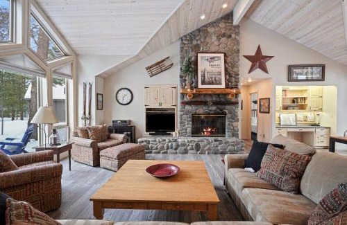 Alfalfa Casa | Adorable & Cozy Hot Tub SHARC Passes Fabulous Location 24356