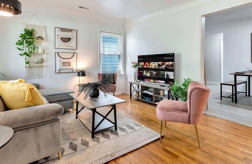 Livonia Casa | Adorable Cute Home w/ Workspace & Yard in Livonia