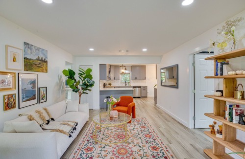 Dallas Cabaña | Adorable Dallas Cottage with Dedicated Workspace!