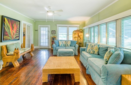 Tarpon River Casa | Adorable, dog-friendly home with a large yard, AC, washer/dryer, & fast WiFi
