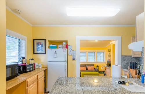 Tarpon River Casa | Adorable, dog-friendly home with a large yard, AC, washer/dryer, & fast WiFi