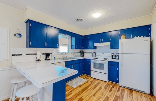 Dodds Addition Casa | Adorable dog-friendly beach home close to Rehoboth with screened porch & grill